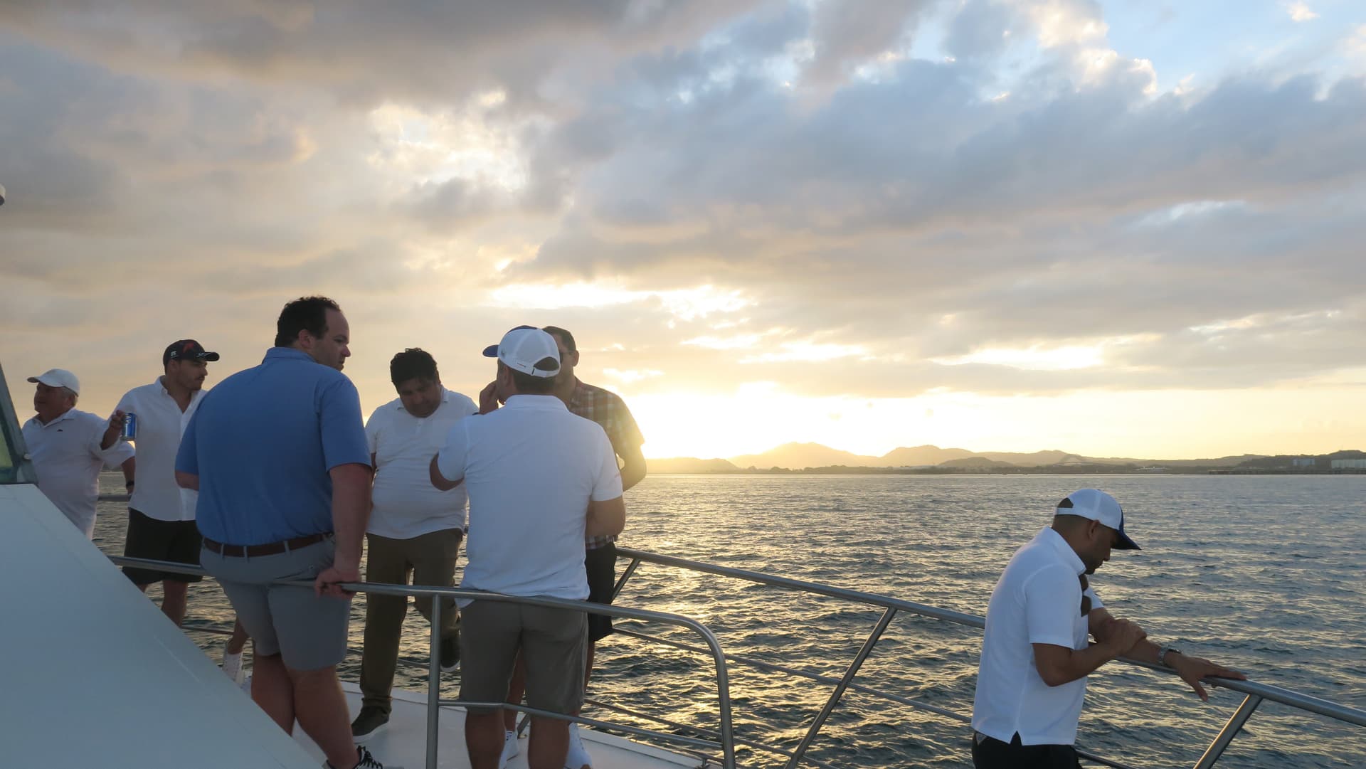 Pool party en yate Panamá GEM Charters