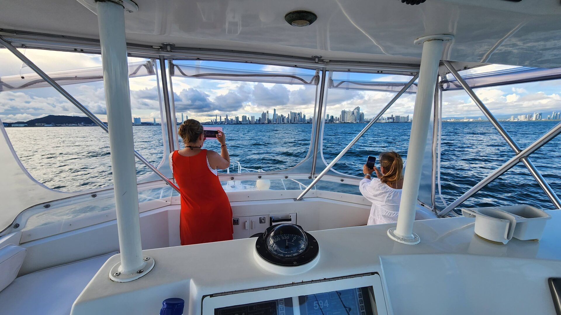 Tour Bahía de Panamá — charter en yate privado con Gem Charters