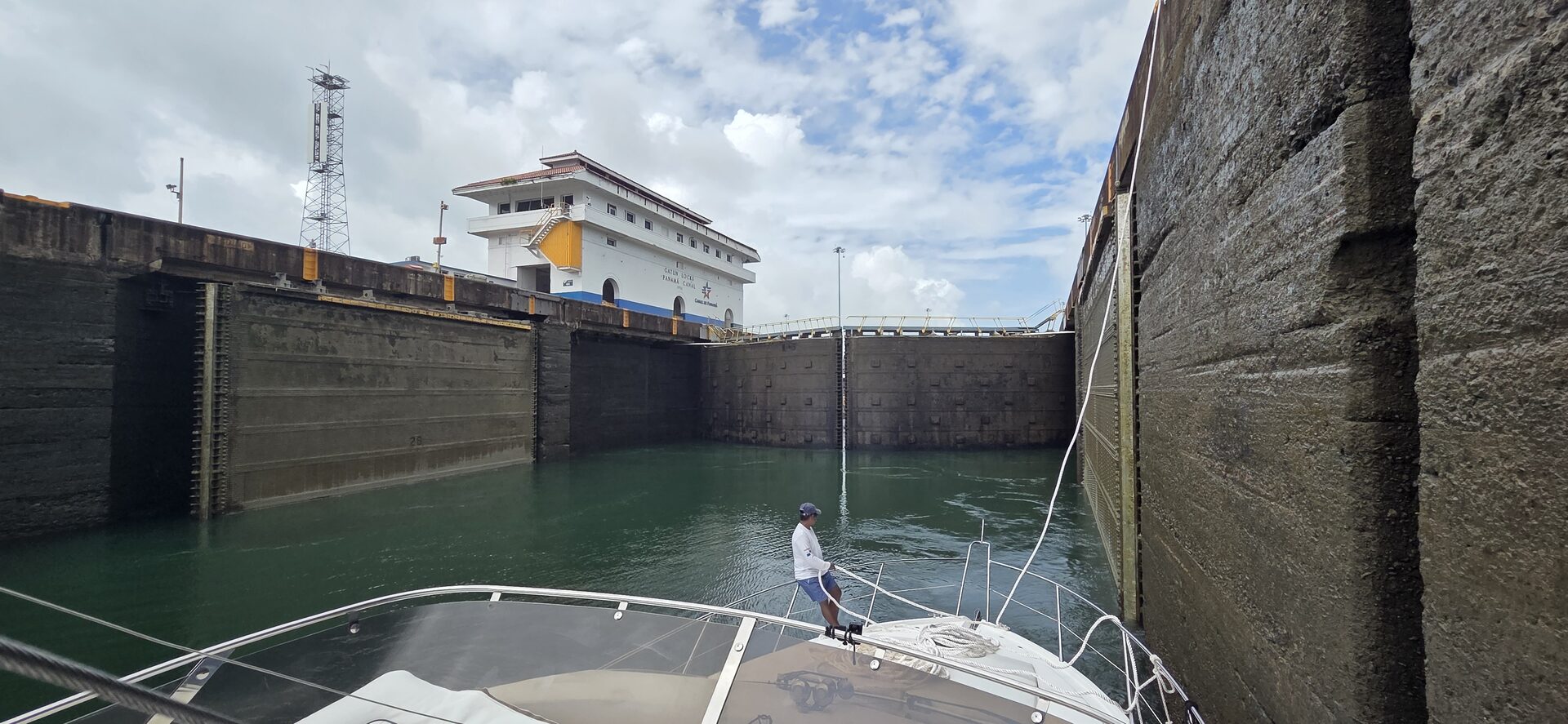 Tránsito completo Canal de Panamá — del Pacífico al Atlántico