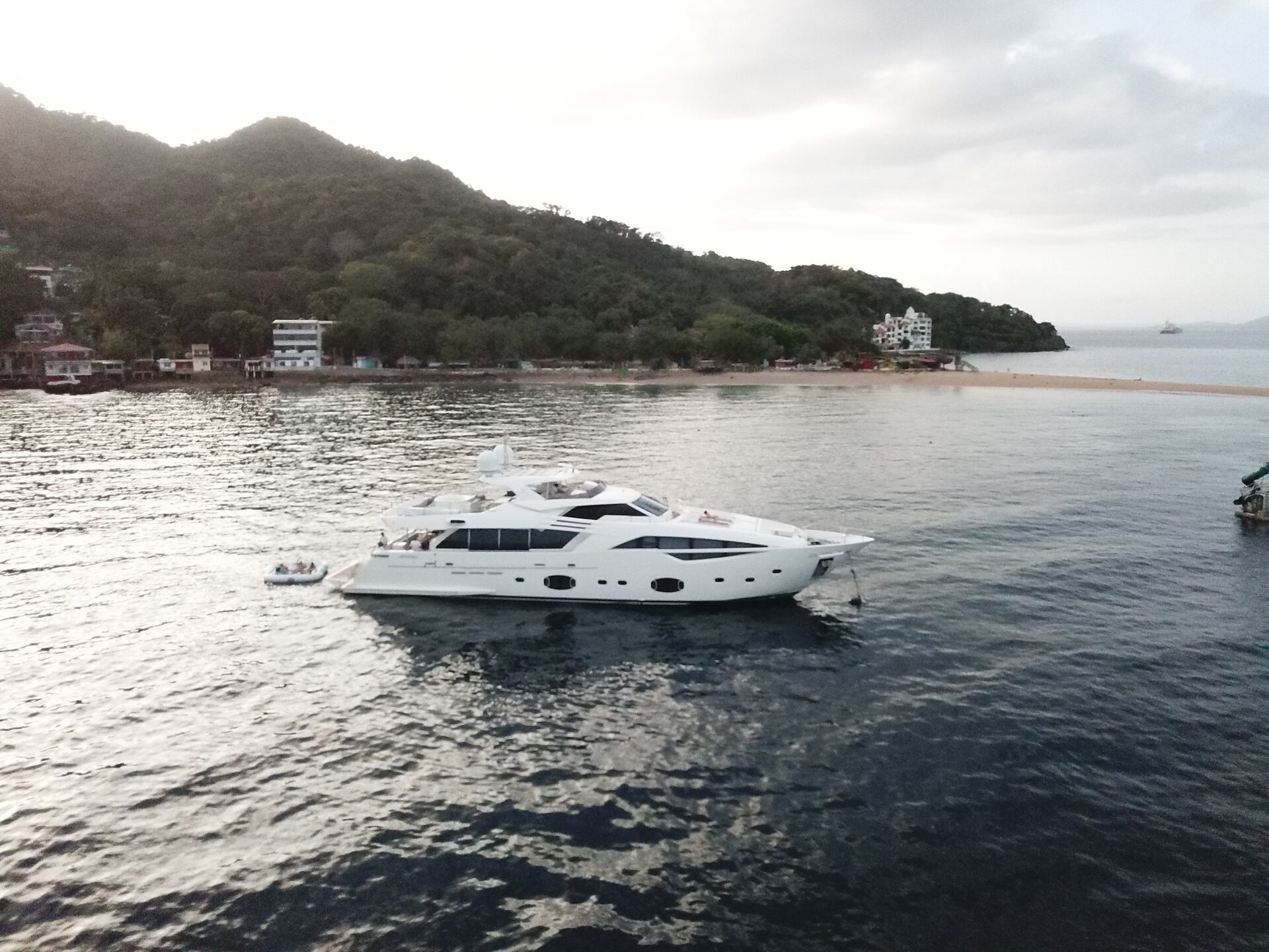 Ferretti 100'