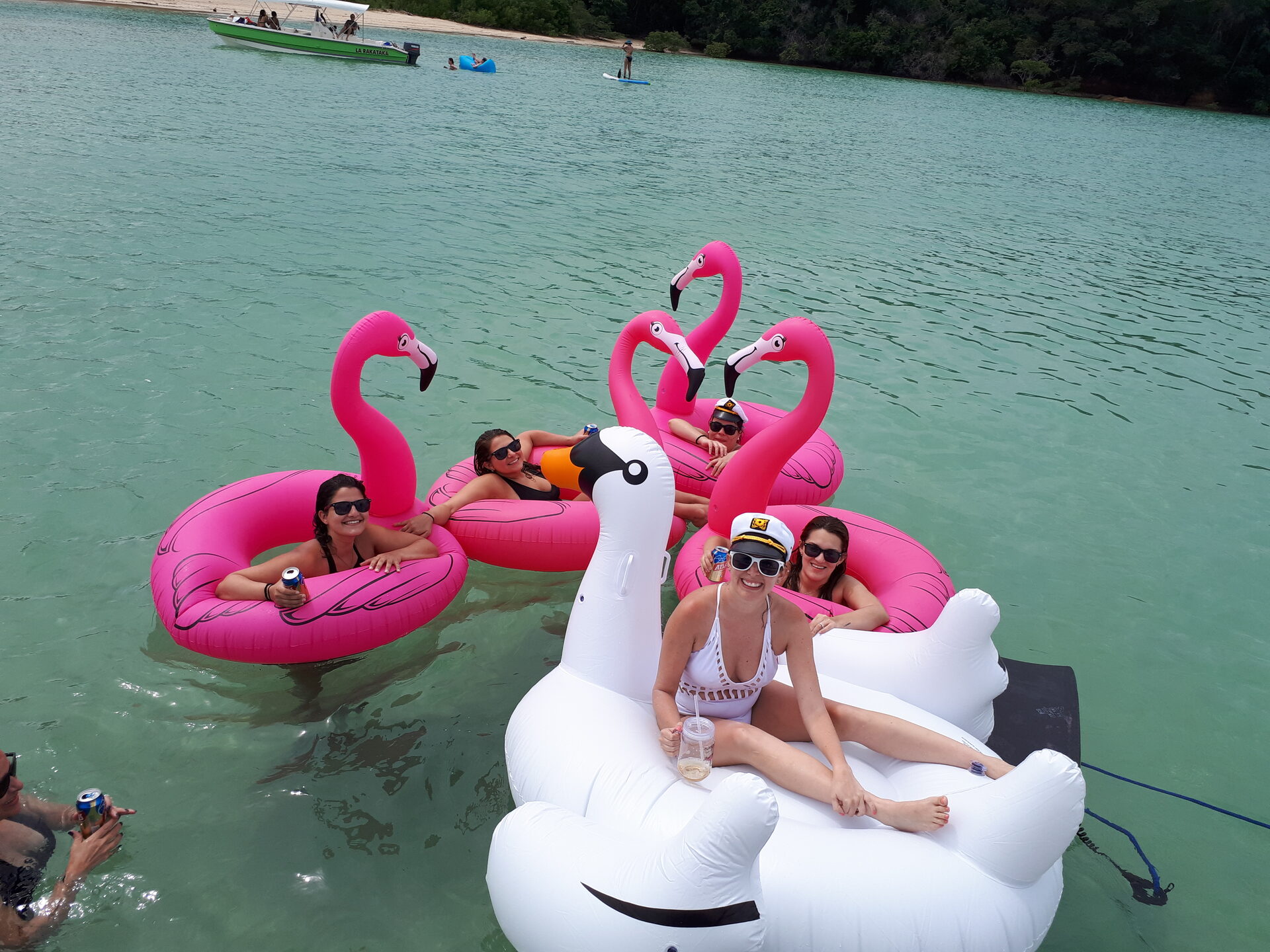 Fiesta en yate con piscina inflable — Panama Gem Charters
