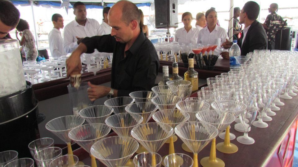 Bar y tragos premium en fiesta en yate — Panama Gem Charters