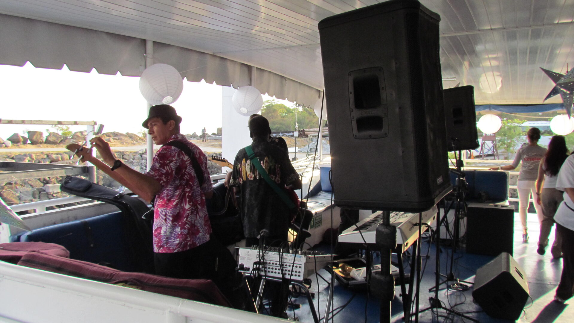 Banda en vivo a bordo