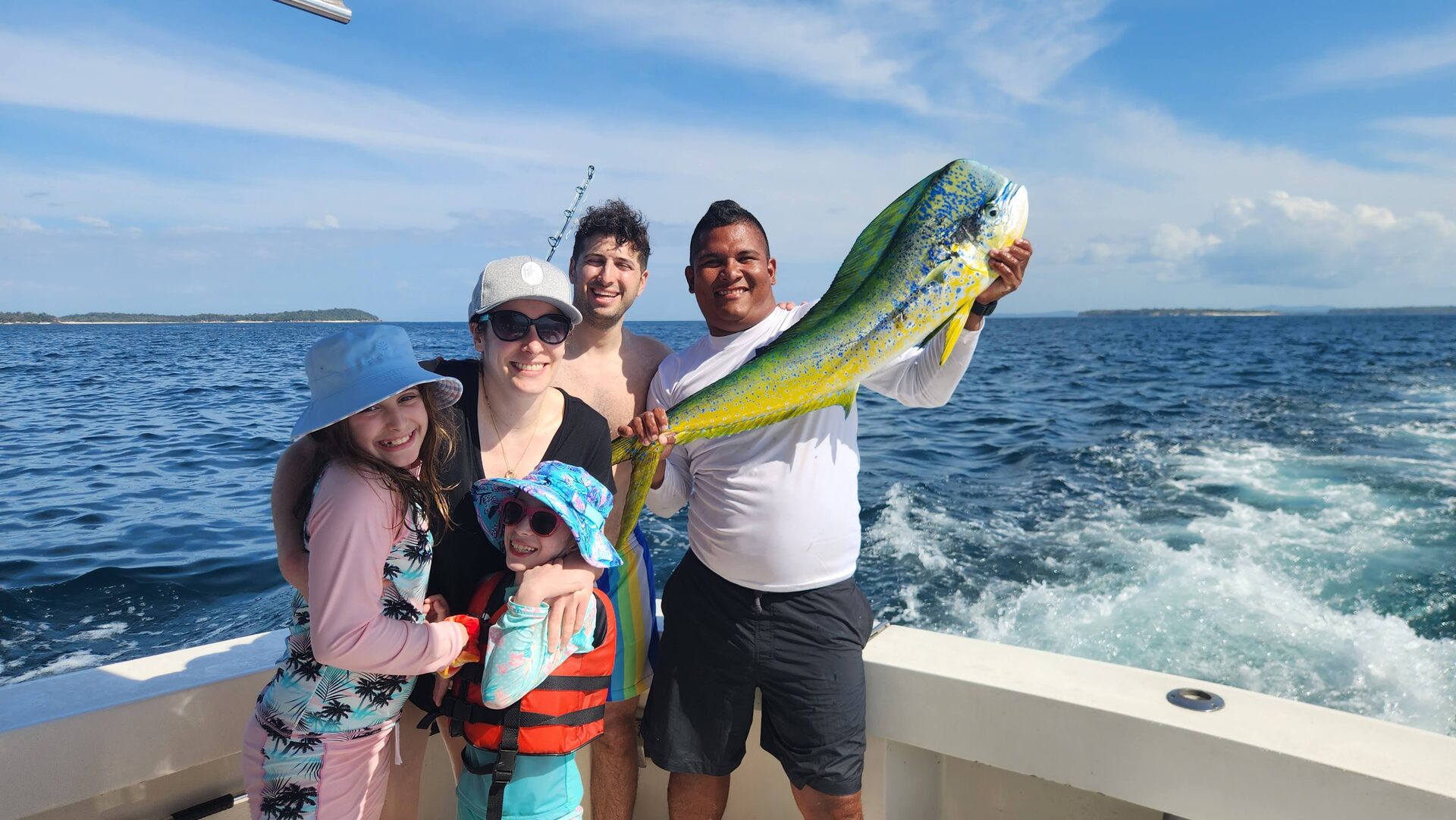 Pesca deportiva en Panamá — captura de pez vela en el Pacífico