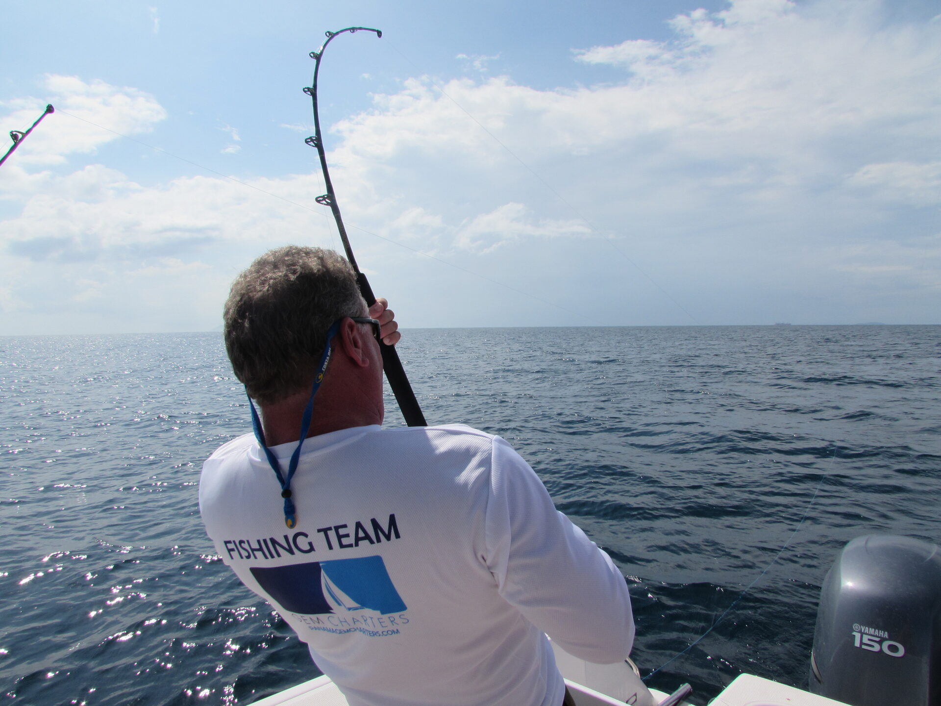 Charter de pesca privado en Panamá — Gem Charters tripulación experta