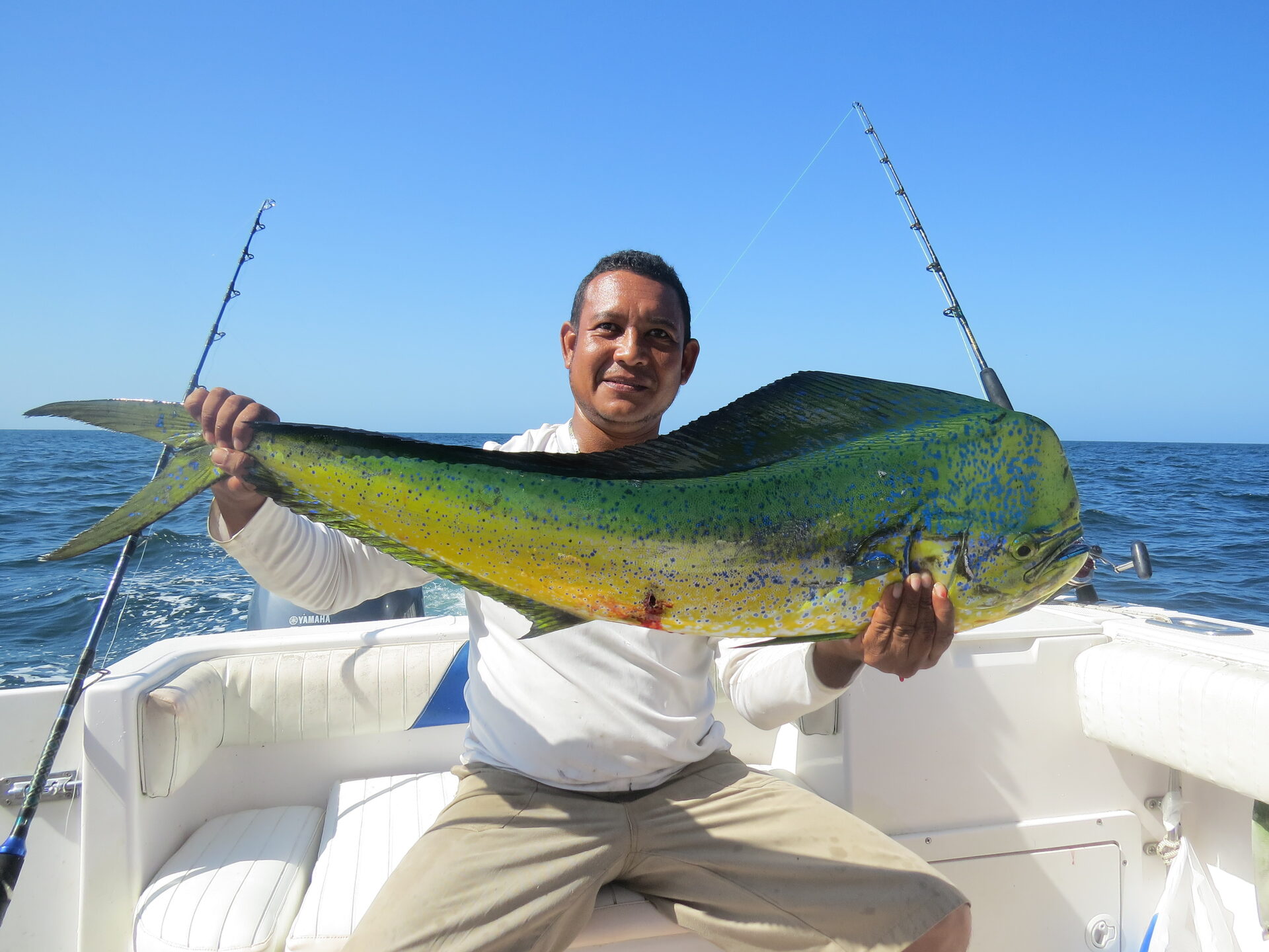 Equipo de pesca a bordo — charter privado Panama Gem Charters