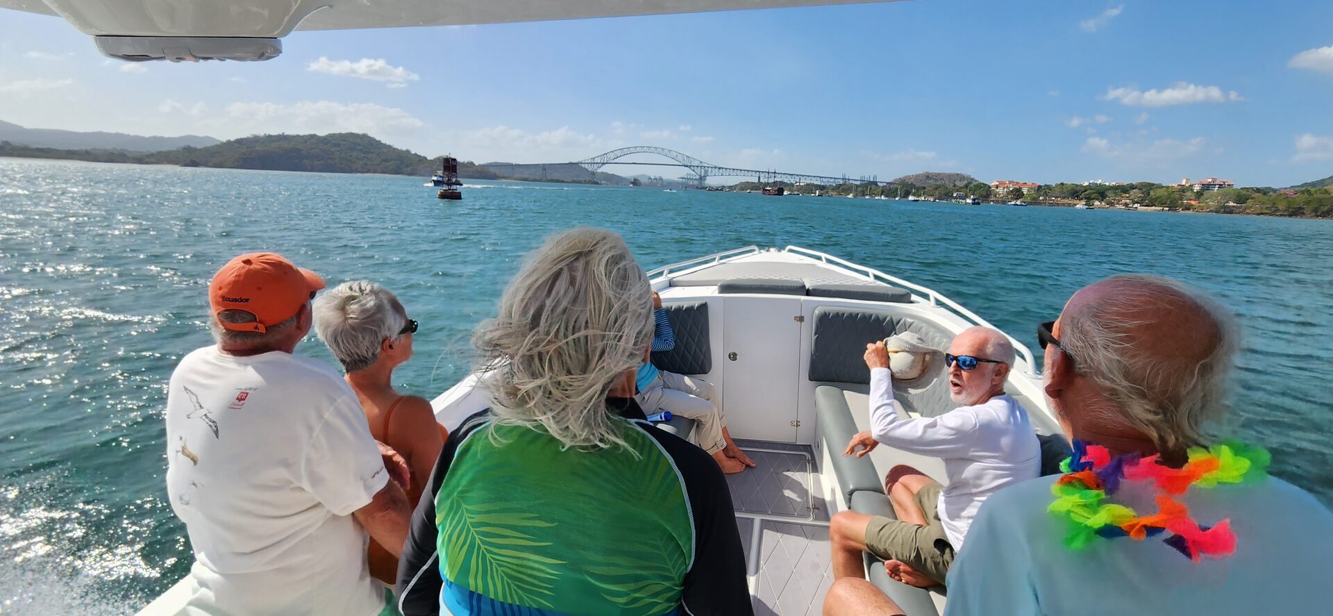 Yate de lujo en tour por la Bahía de Panamá