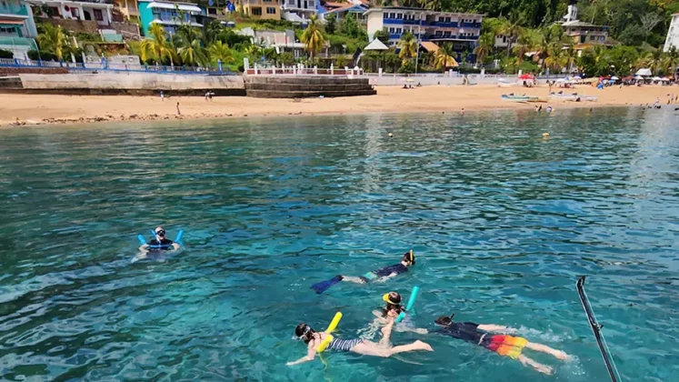 Panorámica de Isla Taboga desde el mar, Panamá