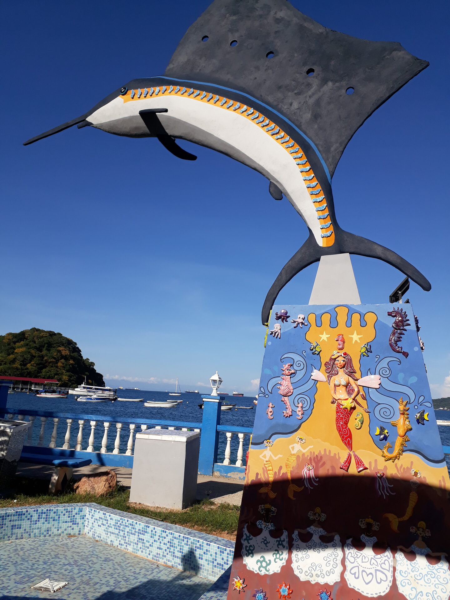 Monumento pez espada en Taboga