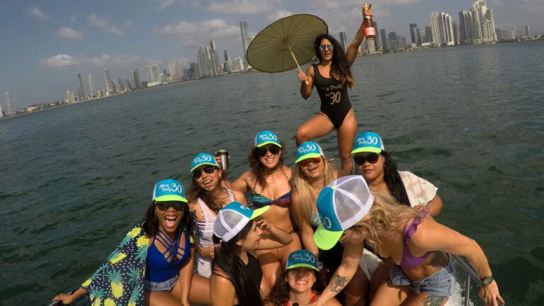 fiesta en bote | Party Cruise | plan a boat party