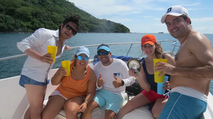 Taboga Island Private Yacht Tour - Gem Charters- Isla Taboga Panamá